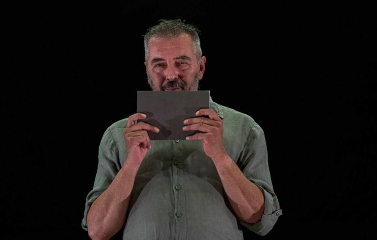 Alle origini della commedia e del riso: Grigò racconta “Gli Acarnesi”