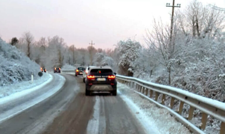 Vento e neve, codice giallo anche per domani, lunedì 13 gennaio
