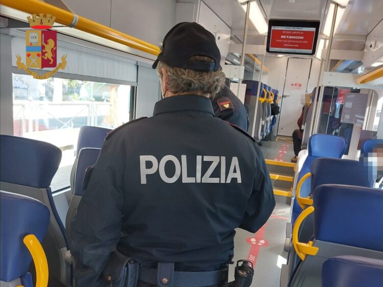Pistoia, rompe i vetri del treno: denunciato