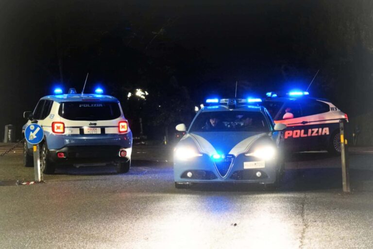 Furti seriali su auto: la Polizia sorprende all’opera e arresta un 30enne
