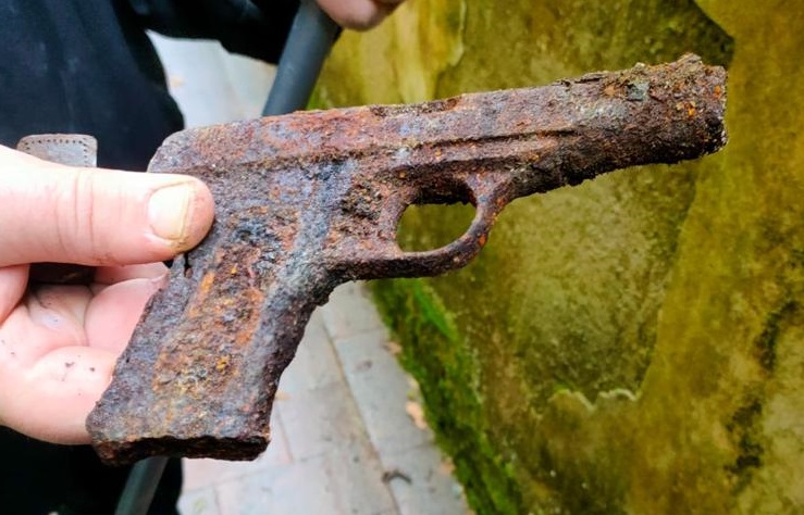 Ritrovata al Giardino di Boboli una pistola della seconda guerra mondiale