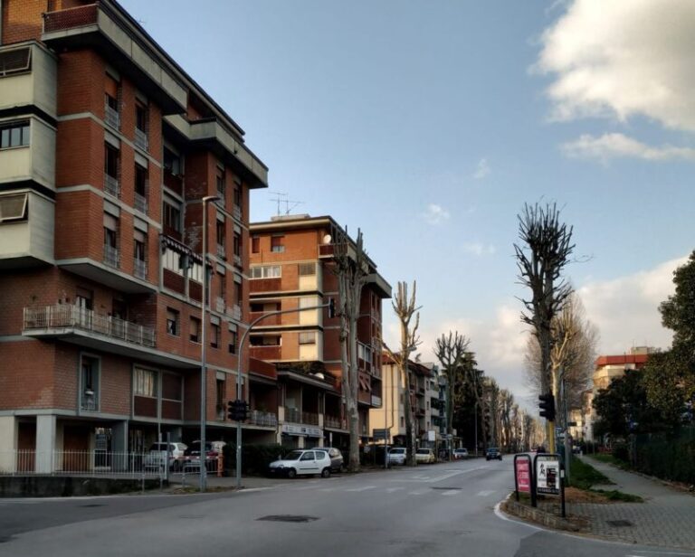 Viale Adua, quasi 3 chilometri di percorso di guerra per pedoni, ciclisti e disabili