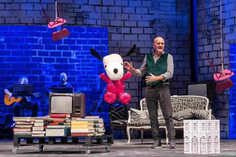 La “meraviglia” della vita con le sue imperfezioni raccontata da Claudio Bisio