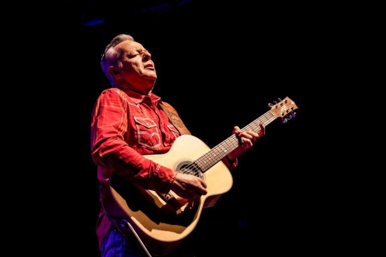Tommy Emmanuel, la leggenda della sei corde in concerto al Tuscany Hall