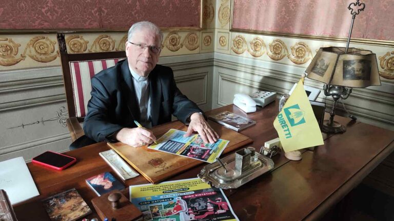 Il vescovo Fausto Tardelli: “Il signor Minutella è stato scomunicato per scisma e dimesso dallo stato clericale”