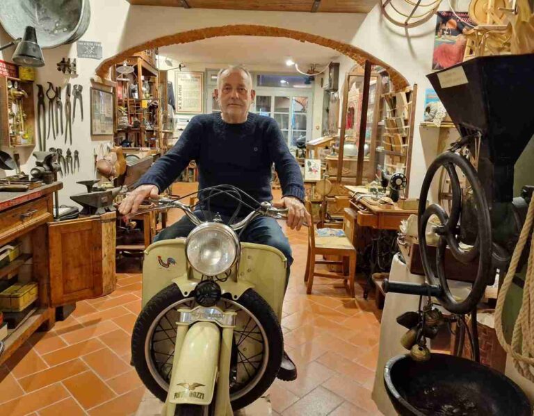 Oggetti da un passato che vive nel museo di Guido Pasquetti
