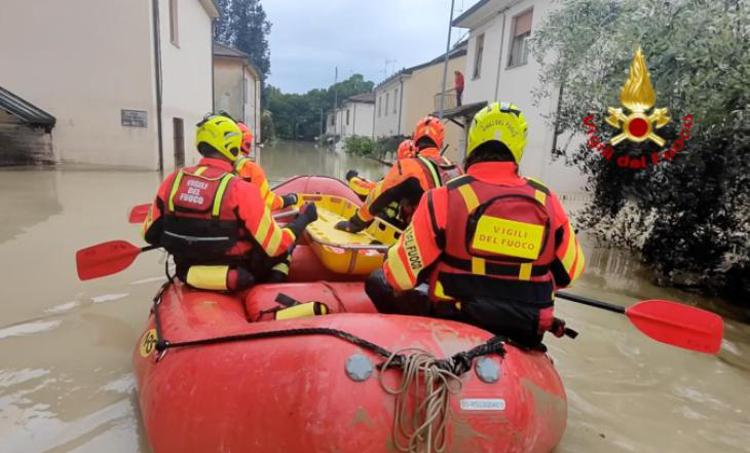 Maltempo Emilia Romagna, 6 morti e 5mila evacuati. Paesi isolati nel Mugello