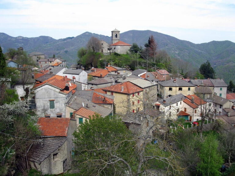Sambuca rischia di perdere il servizio di emergenza della Croce Verde, presidio in piazza