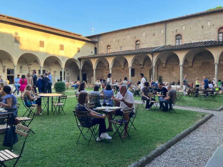 “Da chiostro a chiostro”: a Prato un percorso enogastronomico fra storia e sapori