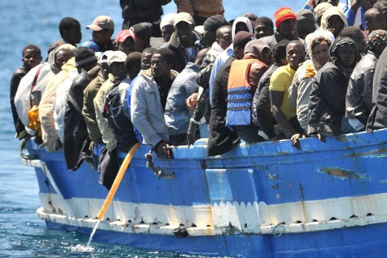 I flussi migratori come arma di distrazione di massa