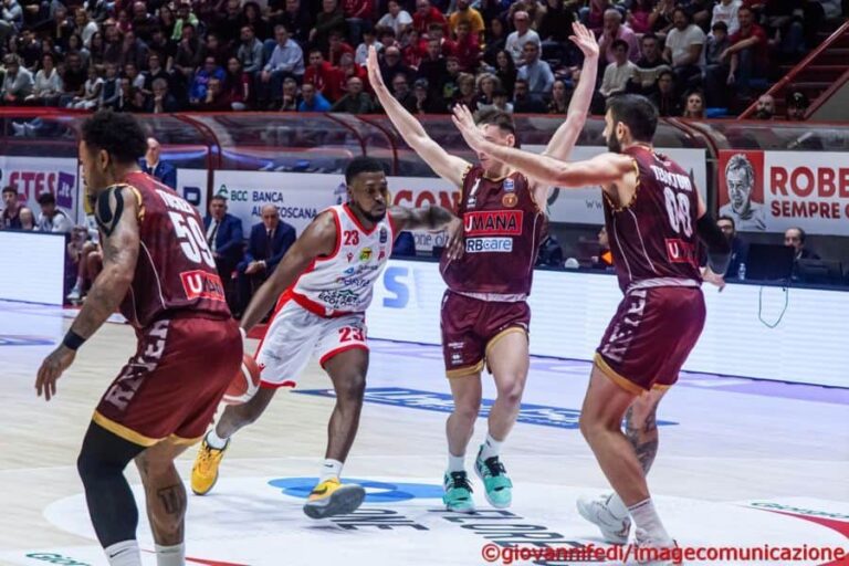 Estra Pistoia stratosferica, Reyer sconfitta al PalaCarrara: 85-77