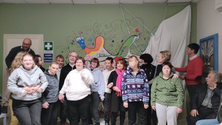 Arteterapia, inaugurato il murale al Centro diurno della Fondazione Turati