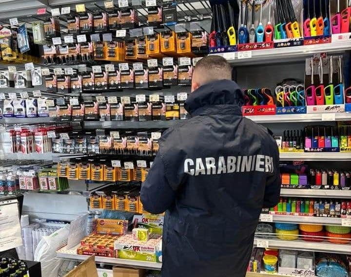 Le pile esauste sono rifiuti pericolosi, le raccomandazioni dei Carabinieri forestali