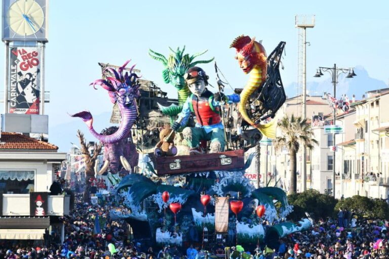 Carnevale Viareggio: vince il carro ‘Va dove ti porta il cuore’