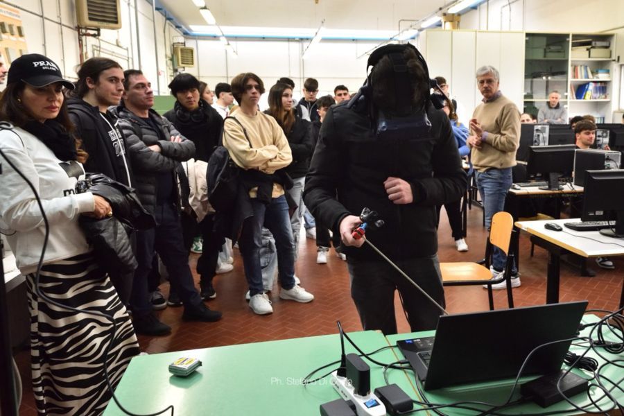 Studenti di Avellino in visita all’istituto “Fedi-Fermi” per uno scambio… Studenti di Avellino in visita all’istituto “Fedi-Fermi” per uno scambio…