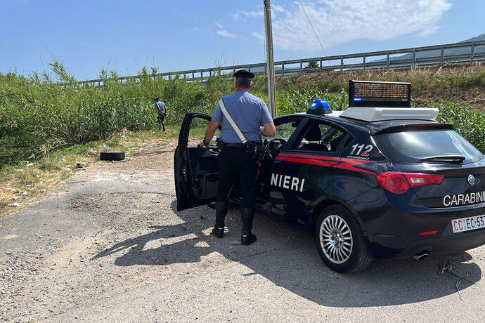 Sedicenne colpisce un clochard al volto con una spranga