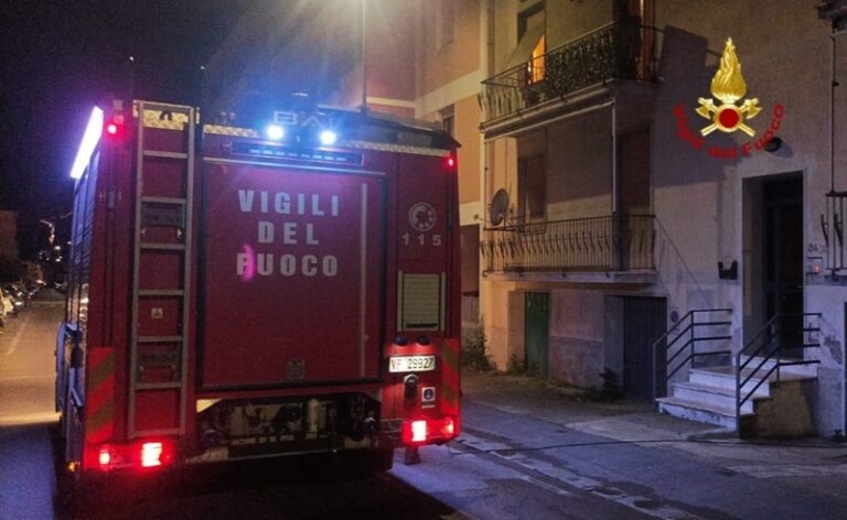 Incendio doloso a Prato, danneggiata facciata biblioteca museo