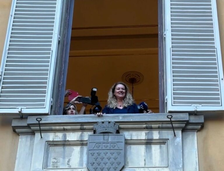 Prato, il trionfo di Ilaria, prima donna sindaco della città