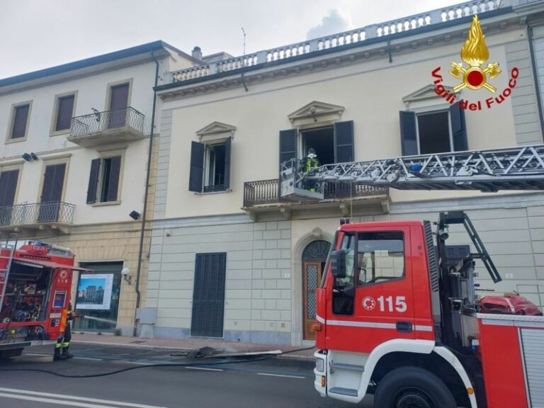 Viareggio. Appartamento a fuoco, distrutti gli arredi