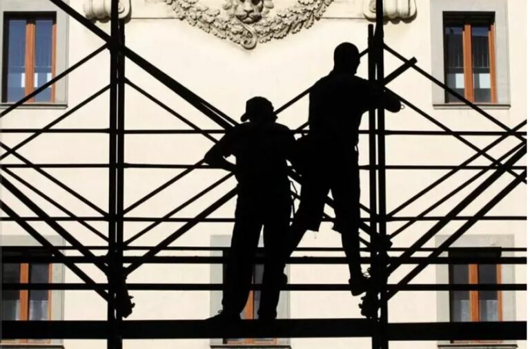 Caldo estremo in cantieri e cave, l’allarme di Fillea Cgil: “Più controlli per tutelare i lavoratori”