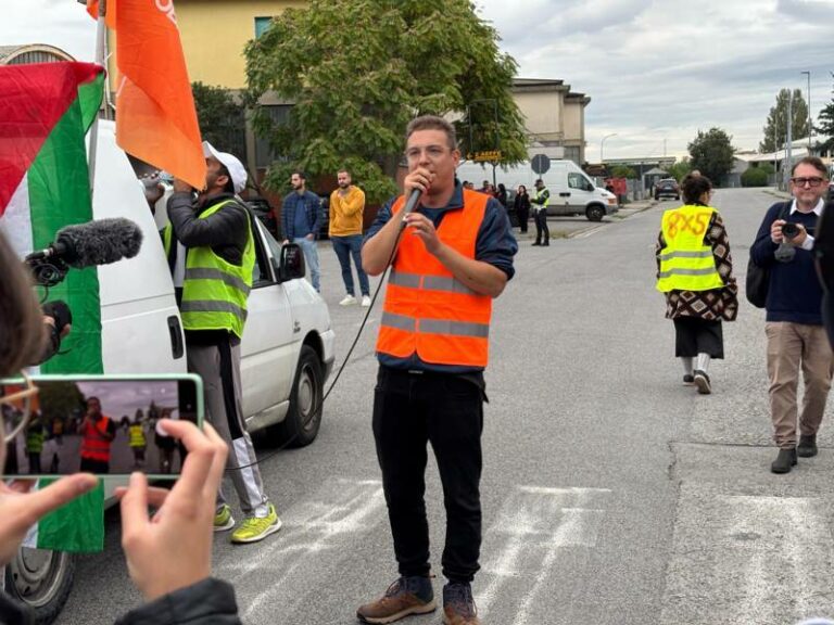 La lotta dei lavoratori aggrediti è scesa in strada, 2000 persone in corteo