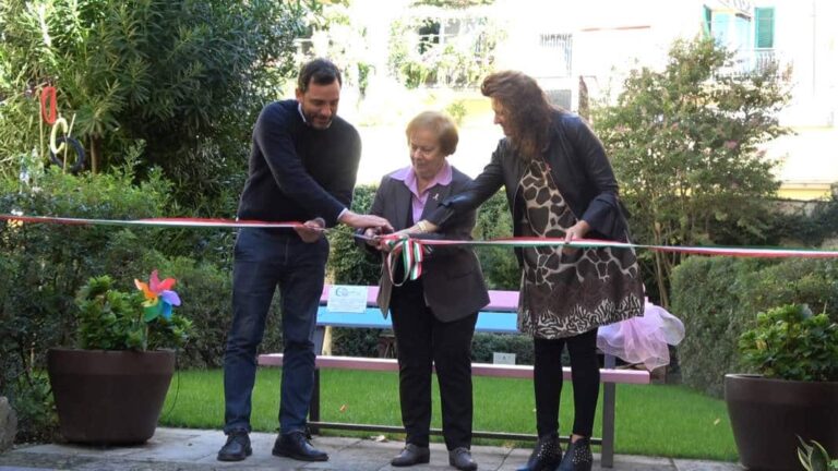Una panchina rosa per diffondere la cultura della prevenzione del tumore al seno