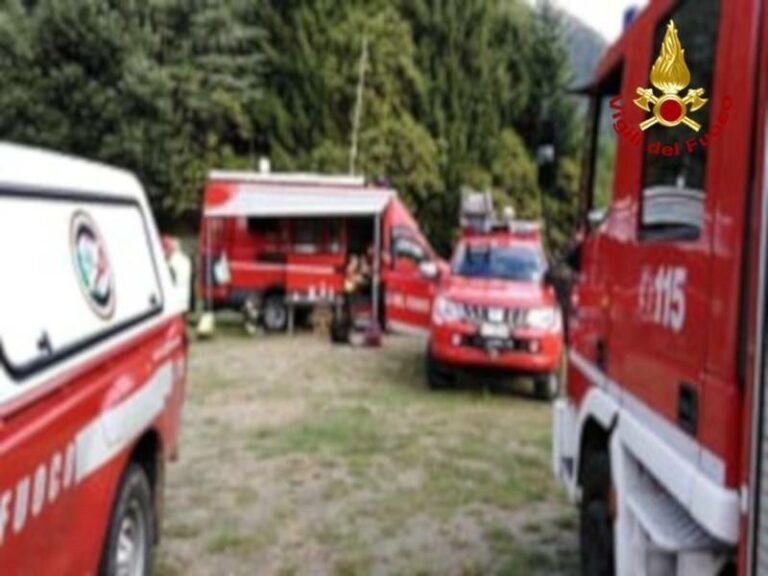 Viareggio, mentre pesca cade nel Laghetto di Montramito