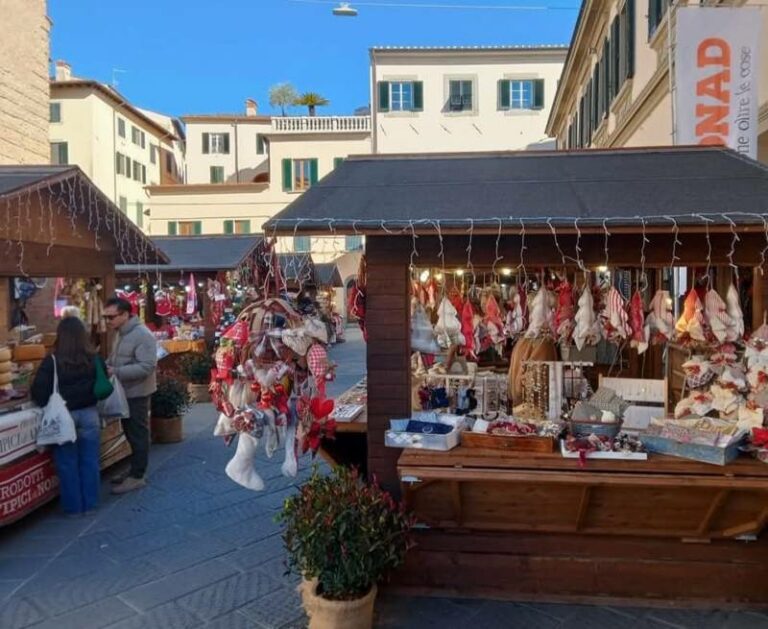 I mercatini fanno perdere i connotati storici alla città