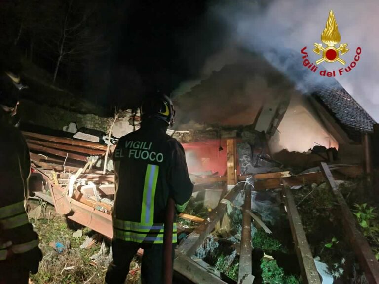 Esplosione nella villetta in Lucchesia, trovati i resti di una donna