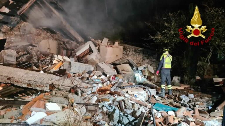 Esplode una villetta in Garfagnana, due dispersi