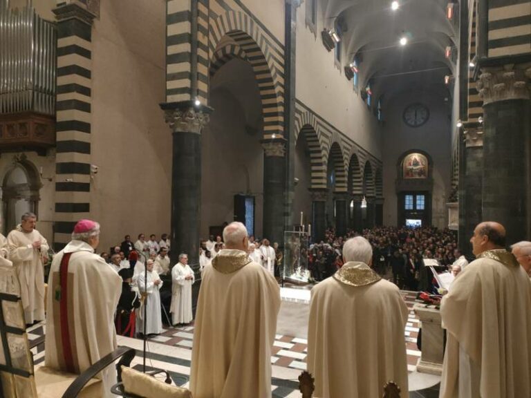 Prato. In 1.500 per l’inizio del Giubileo, folla immensa in cattedrale