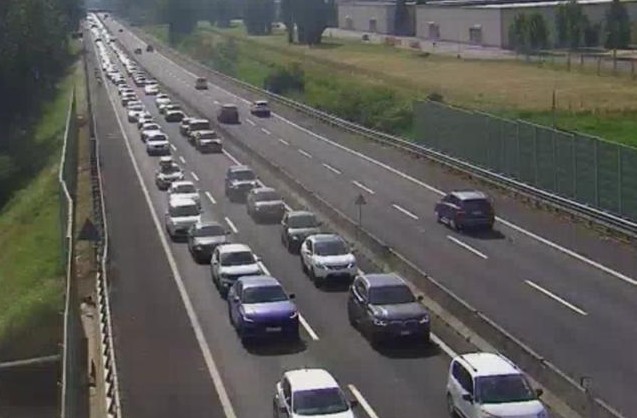 Incidente sull’A11 a Capannori, ferite tre persone e un gatto