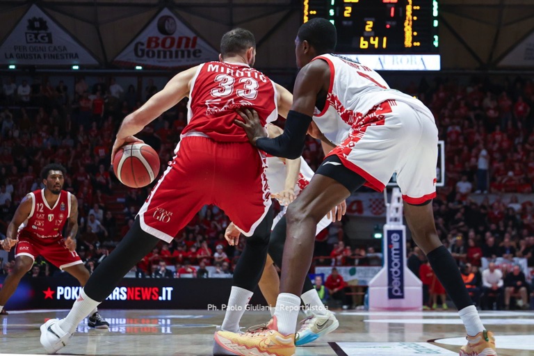 Estra Pistoia – EA7 Emporio Armani Milano 82-115