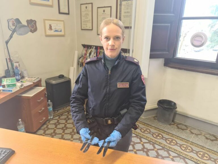19enne arrestata per tentata rapina a tre donne con un coltello