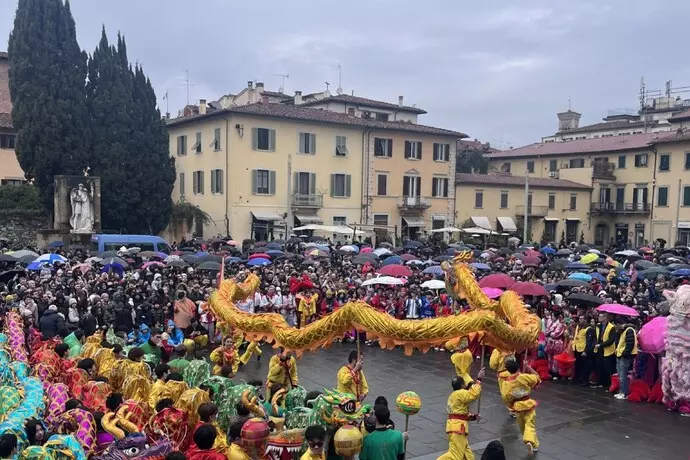 Migliaia di persone al Capodanno cinese a Prato