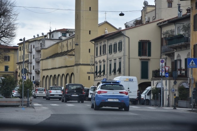 Accoltellato a Prato, restano in carcere il sedicenne e il ventiseienne arrestati