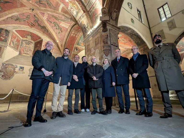 La nuova illuminazione del cortile di Palazzo Pretorio