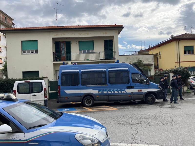 Pistoia, a Vicofaro continua il trasferimento dei migranti Pistoia, a Vicofaro continua il trasferimento dei migranti