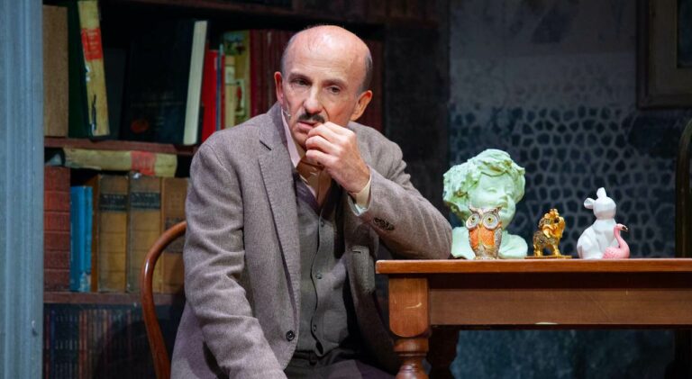 Carlo Buccirosso in scena al Teatro Verdi con “Il vedovo allegro”