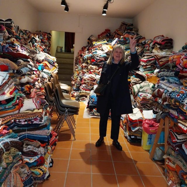 “Viva Vittoria”, piazza del Duomo “riscaldata” da una coperta di 4.600 metri quadrati di solidarietà
