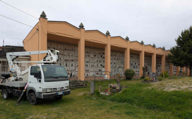 Prosegue la riqualificazione al cimitero principale, iniziati i lavori al loggiato sud
