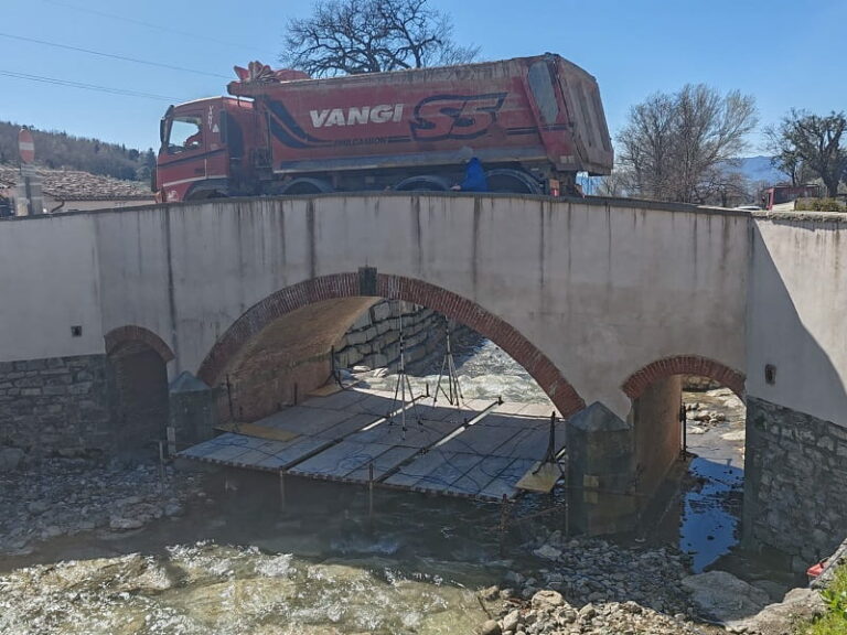 Torrente Bagnolo, si prepara l’abbattimento del ponte nei pressi del Giardino Incantato