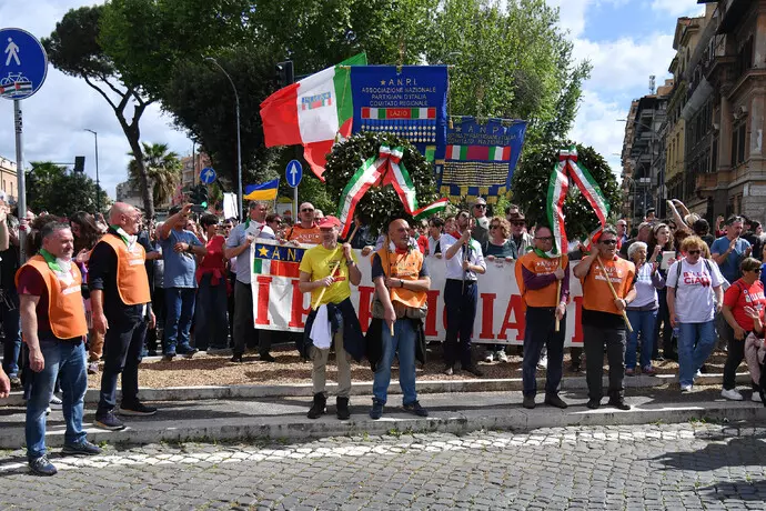 25 aprile, vigili Orbetello multano Anpi per suolo pubblico