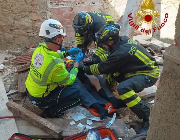 Forte dei Marmi. Crolla un solaio, feriti tre operai
