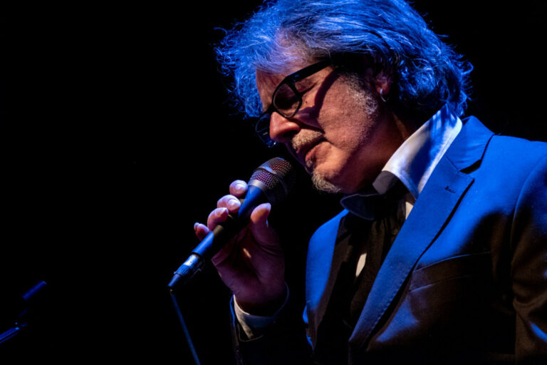 Il ritorno ad Agliana “in viaggio” con Gaber: la serata speciale di Luca Nesti