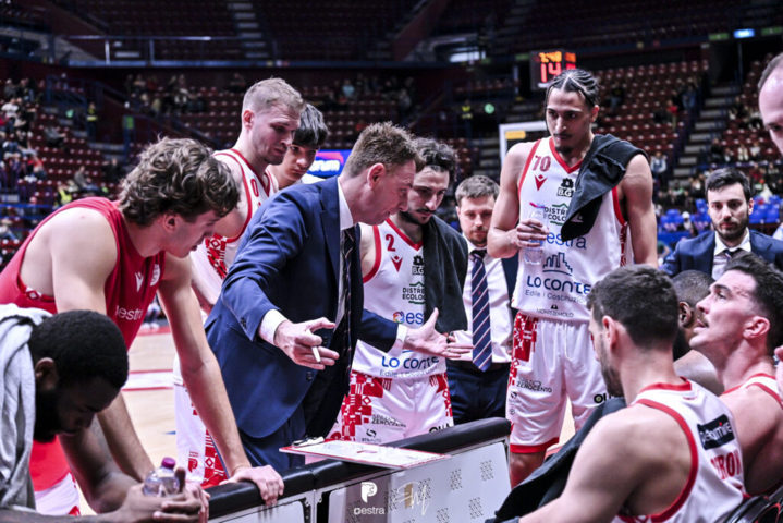 L’Estra lotta e fa sudare Milano, fatali le triple dell’EA7: 95-80
