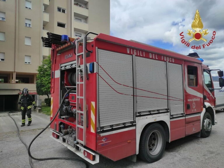Incendio in un condominio a Bottegone, fiamme nel seminterrato
