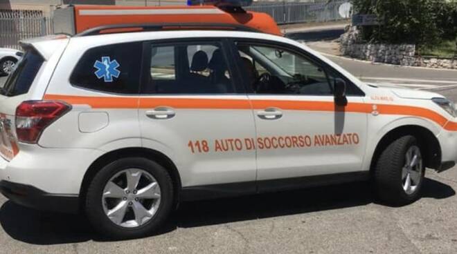 Scontro frontale tra furgoni, feriti i conducenti