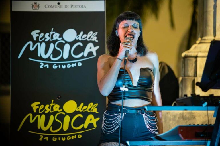 Festa della Musica, il viaggio elettronico di Beta Libre tra ombre e luci