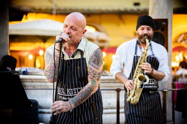 Soul Kitchen Band, un’armonia di note e gusto in Piazza della Sala